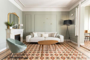 Spacious Stylish 4-bedroom Modernist Apartment